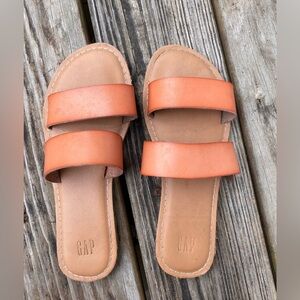 Gap Rust Brown Flip Flop/Sandals Size 6.
